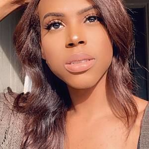 Meet your Posher, Dee dee